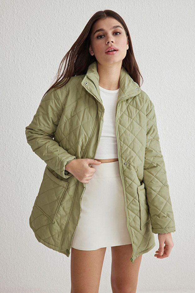 Yeşil Oversize Kemerli Su İtici Kapitone Mont TWOAW23MO00170 - 1