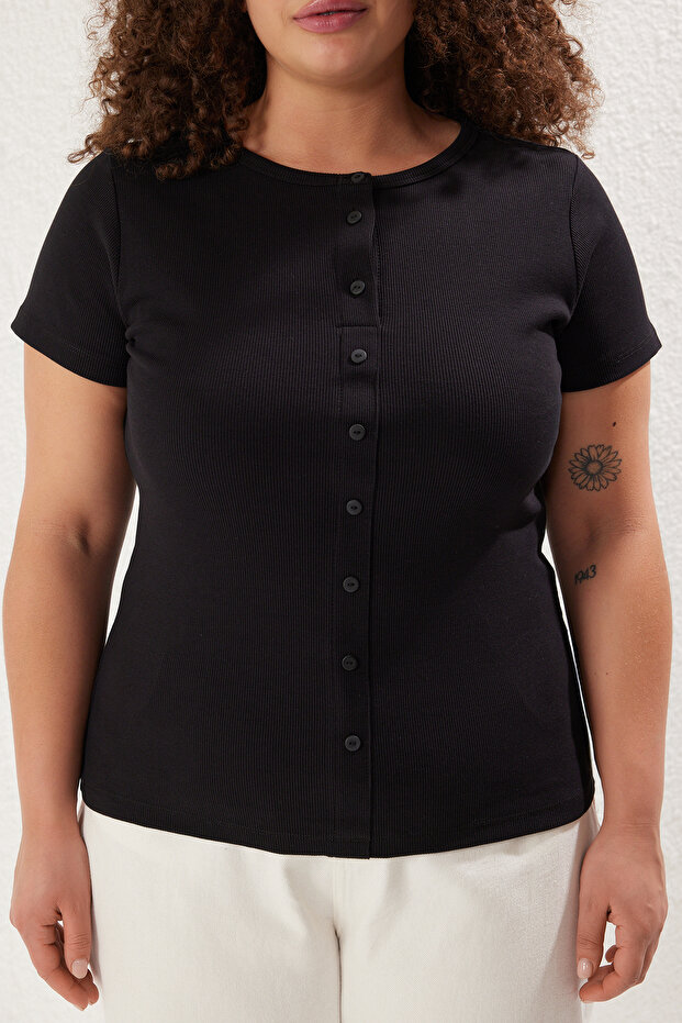 Siyah Düğme Detaylı Fitted Fitilli Örme Büyük Beden Bluz TBBSS25AF00060 - 4