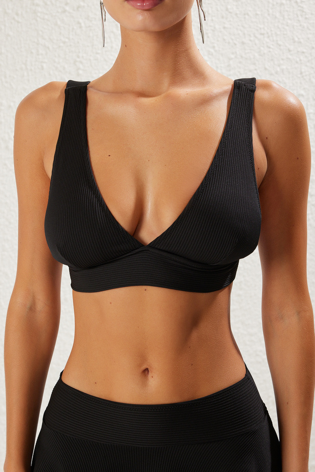 Siyah Üçgen Kaplı Bikini Üstü TBESS22BU0017 - 3