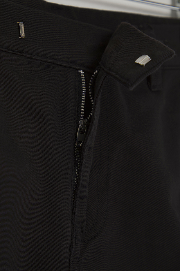 Erkek Siyah Gabardin Brit Kapamalı Yan Cep Detaylı Şort & Bermuda TMNSS25SR00026 - 5