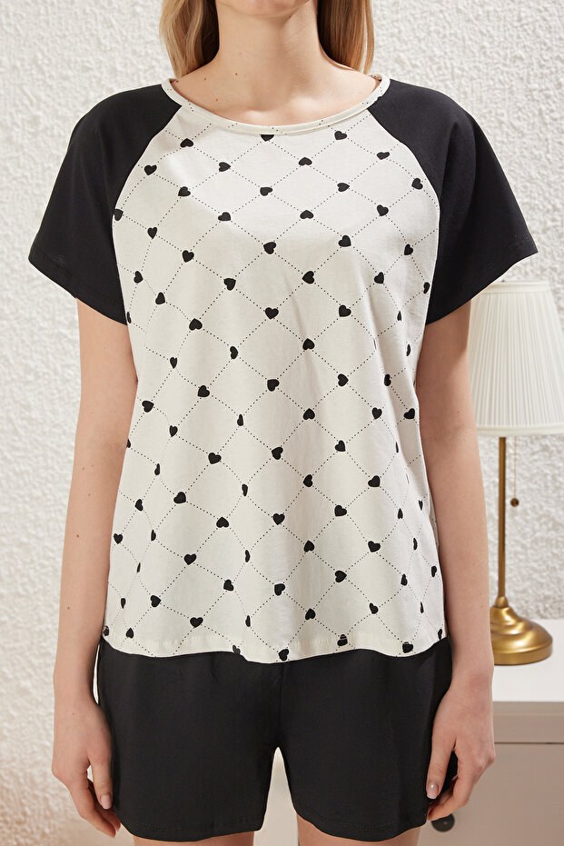Siyah-Ekru %100 Pamuklu Kalpli Reglan Kol Şortlu Örme Pijama Takımı THMSS25PT00177 - 4