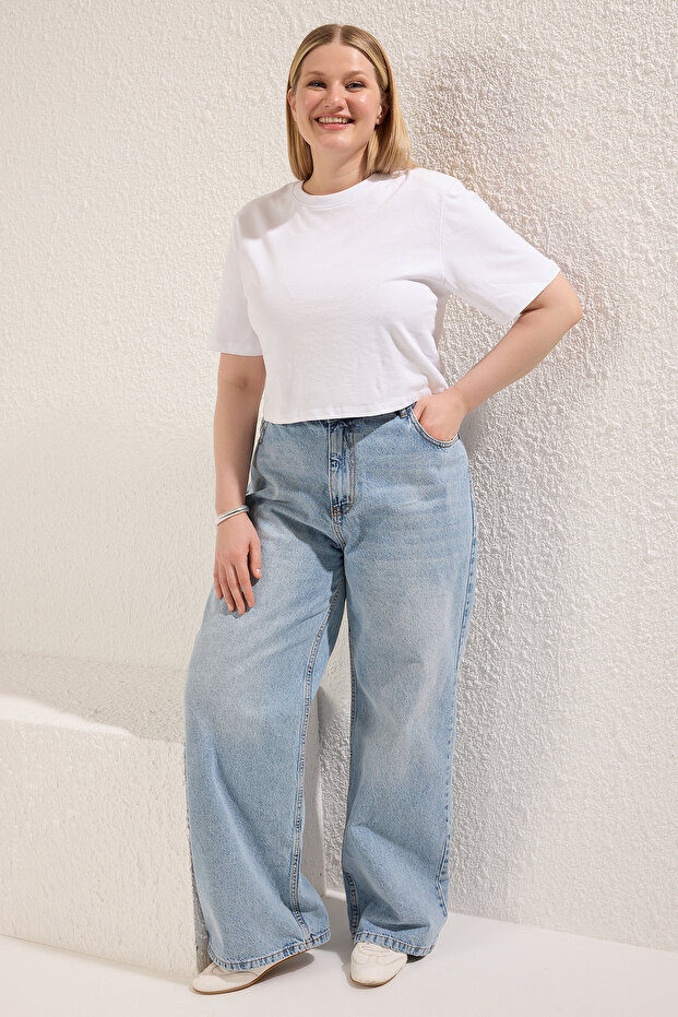 Jasnoniebieskie jeansy z wysokim stanem i szerokimi nogawkami w dużych rozmiarach TBBAW23CJ00020 - 2