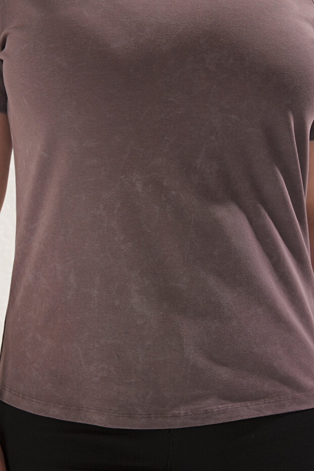 Gri Bisiklet Yaka Yıkamalı Örme Büyük Beden T-shirt TBBSS25BF00005 - 4