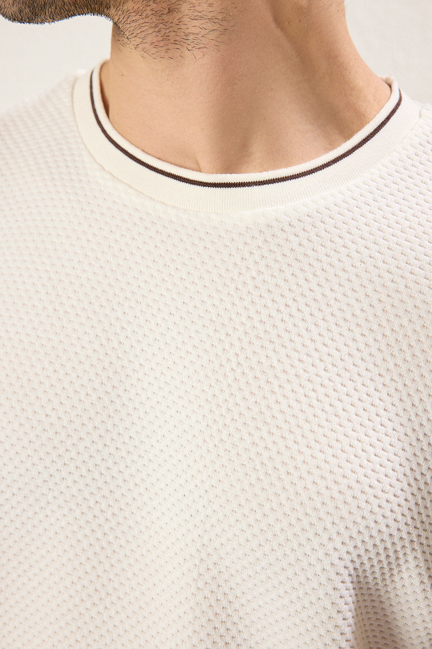 Beyaz Regular/Normal Kesim Dokulu Triko Bantlı T-Shirt TMNSS25TS00042 - 7