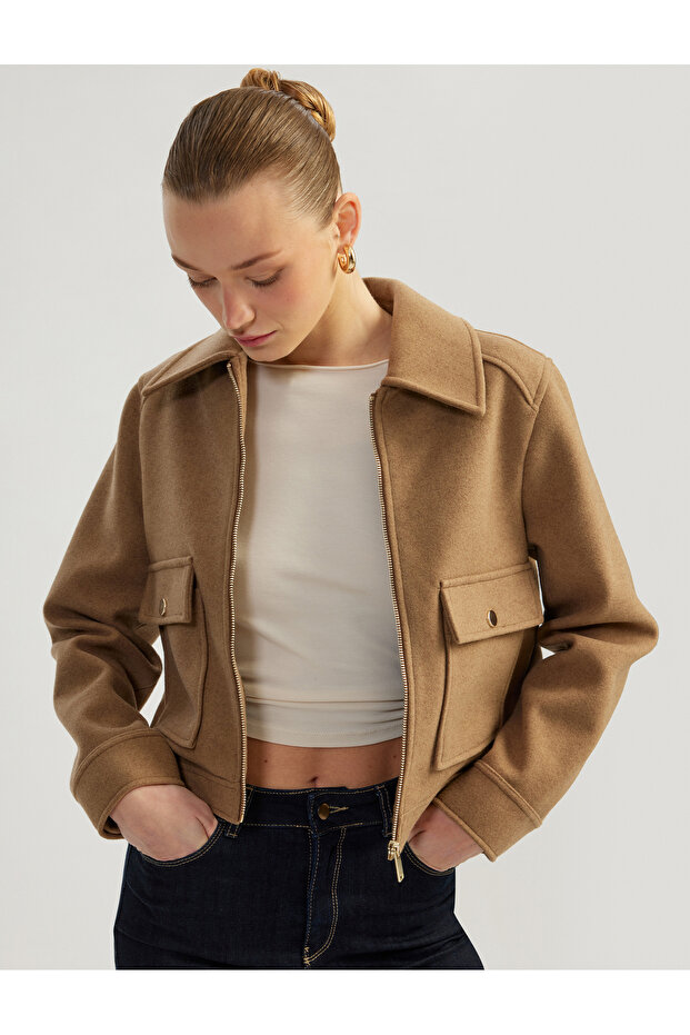 Long Sleeve Capped Pocket Detailed Zippered Crop Stamp Jacket