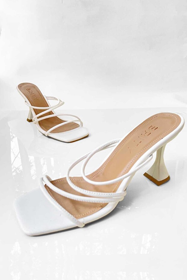 Çapraz Bantlı Topuklu Sandalet - 3