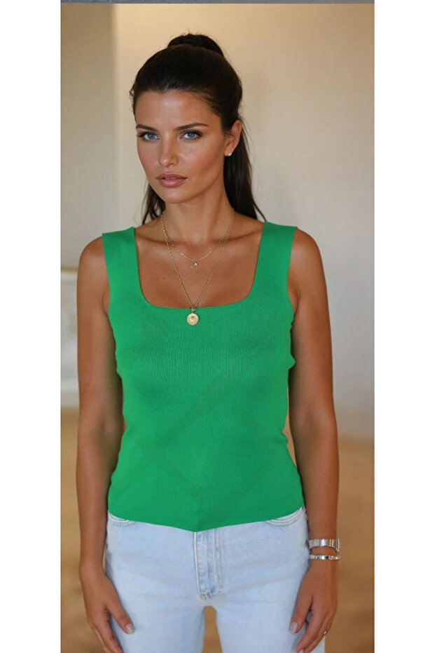 بلوزة صيفية ذات رقبة مربعة وحزام سميك - 1