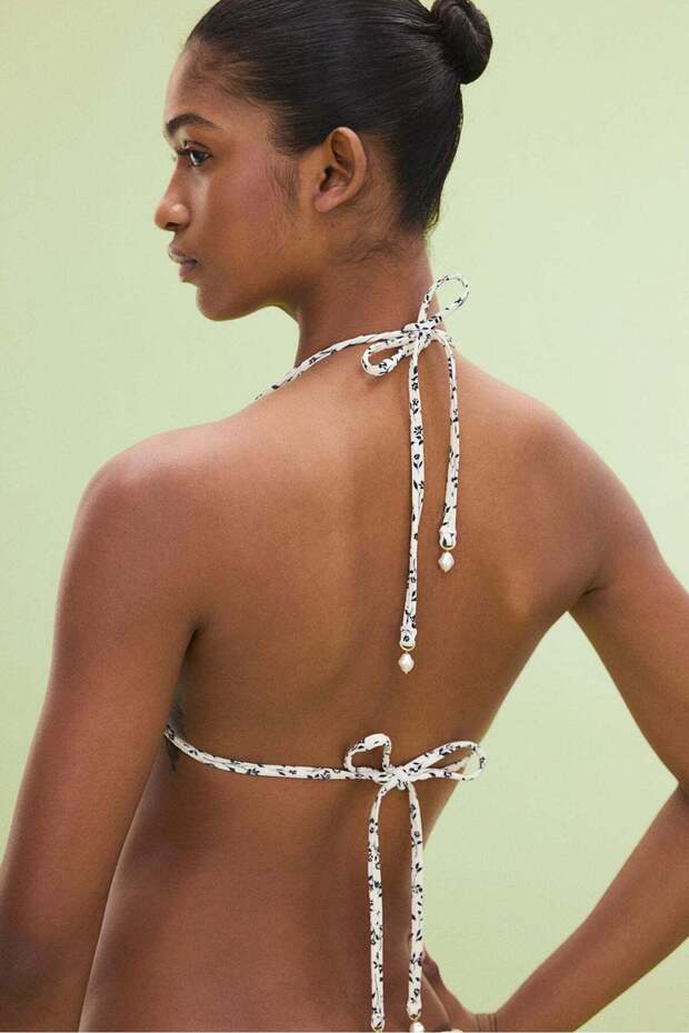 الجزء العلوي من بيكيني مثلث الشكل - 3