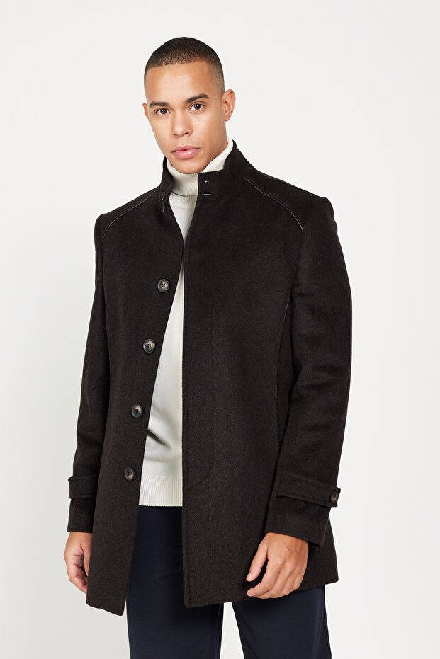 Męski brązowy, wzorzysty wełniany płaszcz - kołnierz stójka, standardowy krój - 4