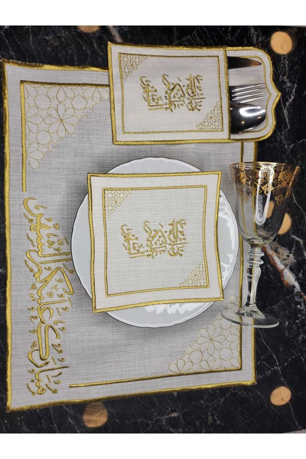 Special Square Ramadan Placemat Set of 18 Pieces with "Ramadan Mubarak" Written for the Month of Ramadan