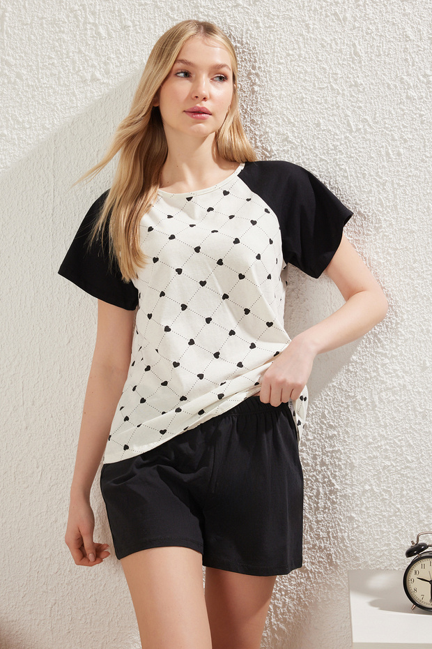 Siyah-Ekru %100 Pamuklu Kalpli Reglan Kol Şortlu Örme Pijama Takımı THMSS25PT00177 - 3
