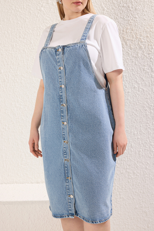 Mavi Önü Düğmeli Askılı %100 Pamuk Non-Stretch Denim Büyük Beden Elbise TBBSS25AH00095 - 3