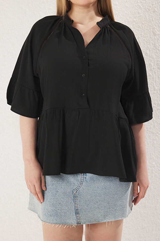 Siyah Kısa Kol Peplum Dokulu Dokuma Büyük Beden Gömlek TBBSS25AF00044 - 4