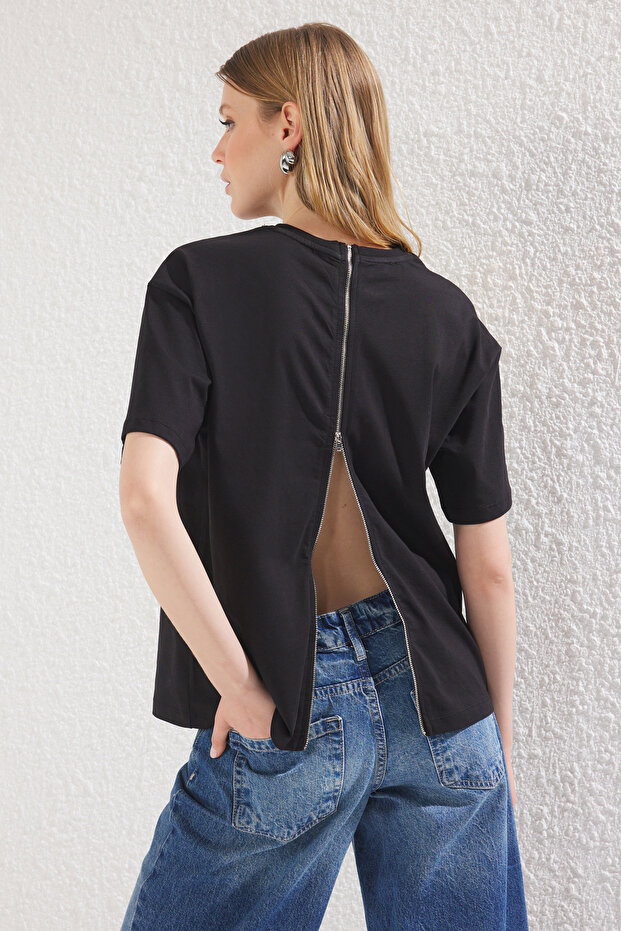 Siyah %100 Kalın Pamuklu Fermuar Detaylı Relaxed/Rahat Kalıp Örme T-Shirt TWOSS24TS00272 - 1