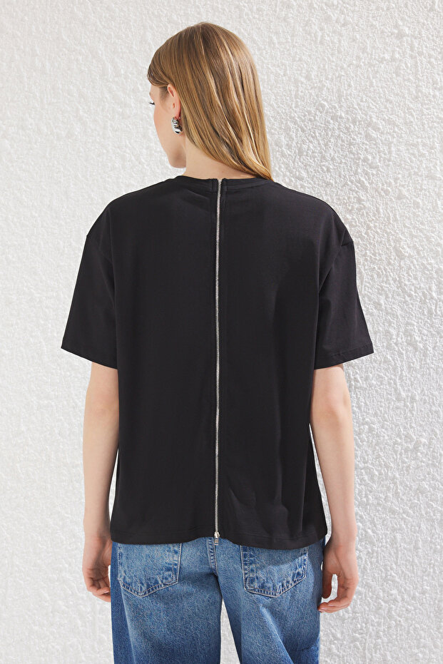 Siyah %100 Kalın Pamuklu Fermuar Detaylı Relaxed/Rahat Kalıp Örme T-Shirt TWOSS24TS00272 - 5