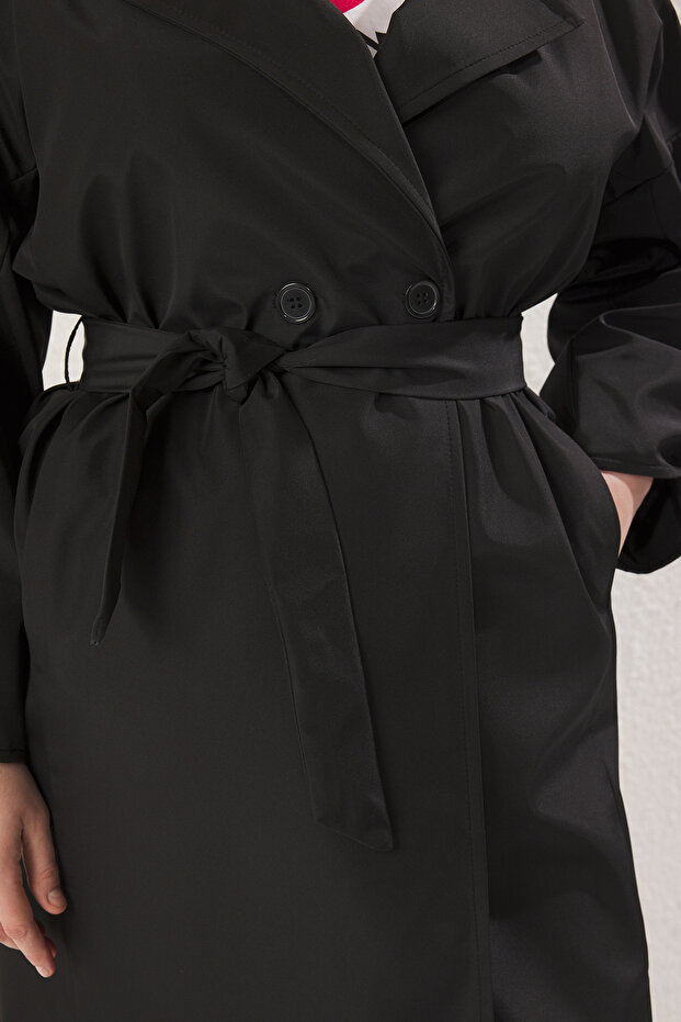 Wodoodporny, długi płaszcz oversize z paskiem, czarny TWOAW24TR00019 - 9