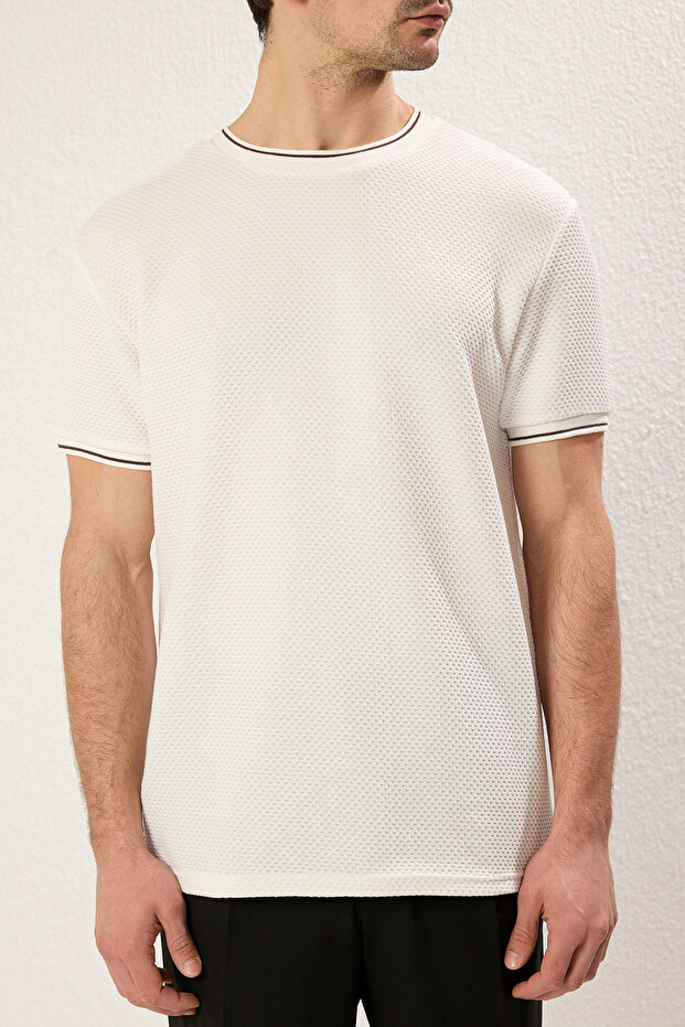 Beyaz Regular/Normal Kesim Dokulu Triko Bantlı T-Shirt TMNSS25TS00042 - 6