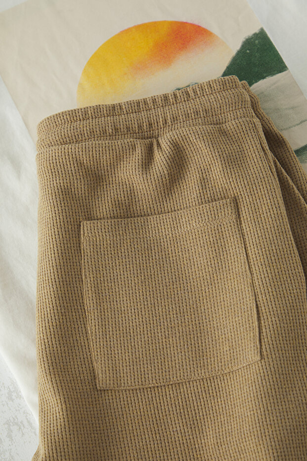 Ekru - Vizon RegulaR Fit BaskılI Alt Waffle Örme Şortlu Pijama Takımı TMNSS25PT00025 - 5