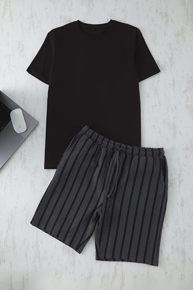 Siyah - Antrasit Regular Fit Çizgili Örme Şortlu Pijama Takımı TMNSS25PT00029 - 1