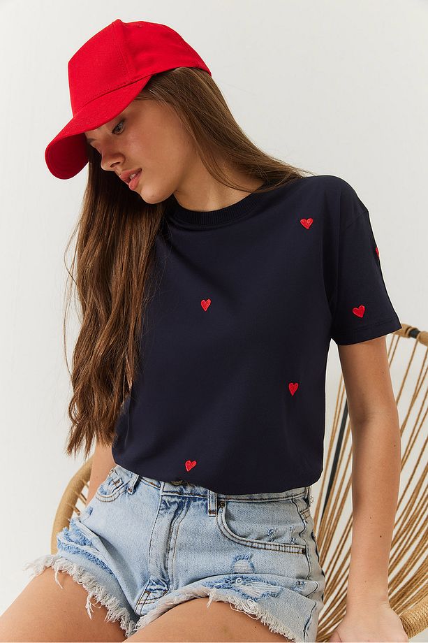 Kadın Kalp Nakışlı Tshirt 60602004 - 3