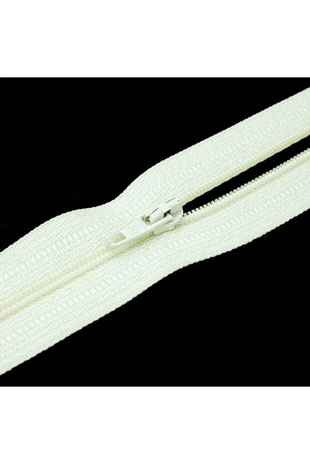 20 cm Wide Classic Cream Zipper