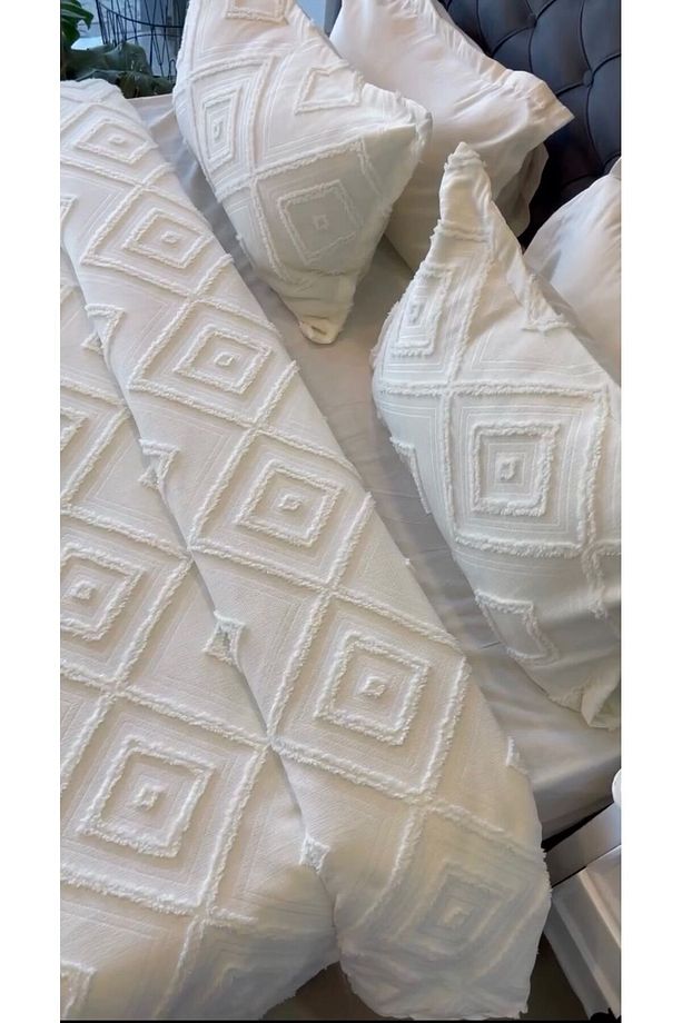 Iskandinav Çift Kişilik Yatak Örtüsü 240 X 250 Cm Ve 2 Adet Yastık Ekru - 1