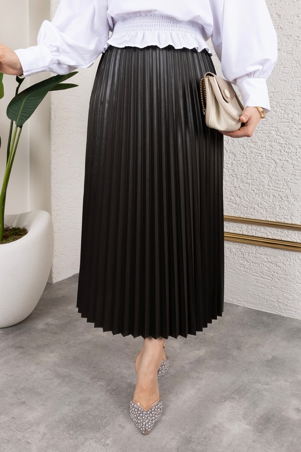 Women's Hijab Clothing and Leather Look Pleated Long Skirt with Elastic Waist Detail