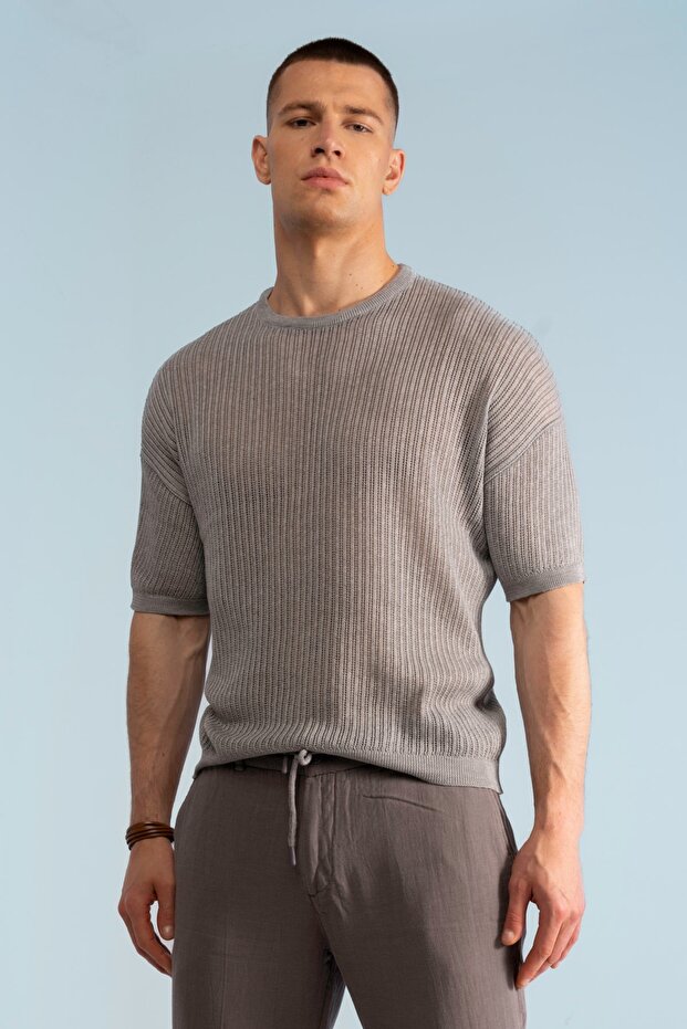 Loosely Knitted Crew Neck Fine Knit -Shirt