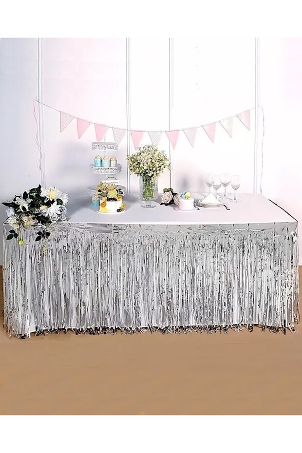 شرابة طاولة معدنية فضية لامعة