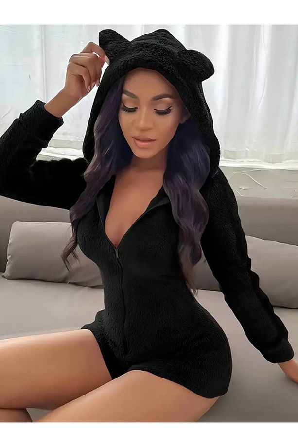 Siyah Yumuşak Dokulu Konfor Modeli Kapüşonlu Ayı Kulaklı Yumoş Kadın Polar Peluş Şortlu Tulum Pijama - 3