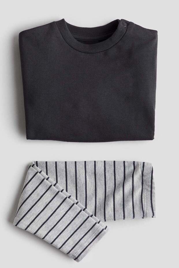 2-piece sweatshirt and leggings set