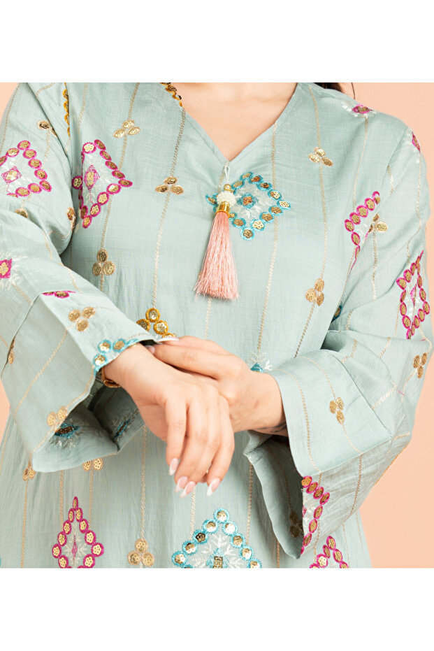 جلابية متلألئة بأنماط هندسية - 2