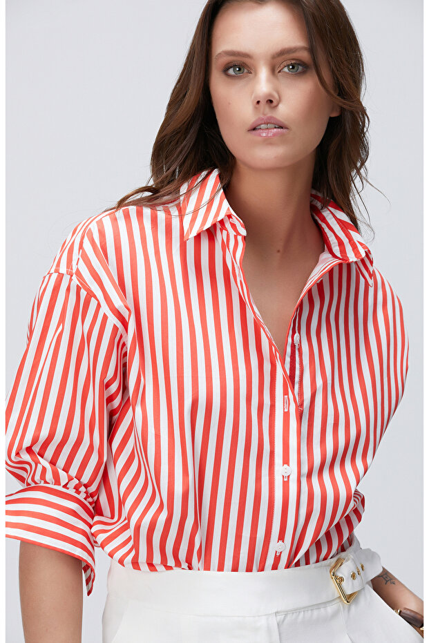 Kırmızı Çizgili Gömlek - 1