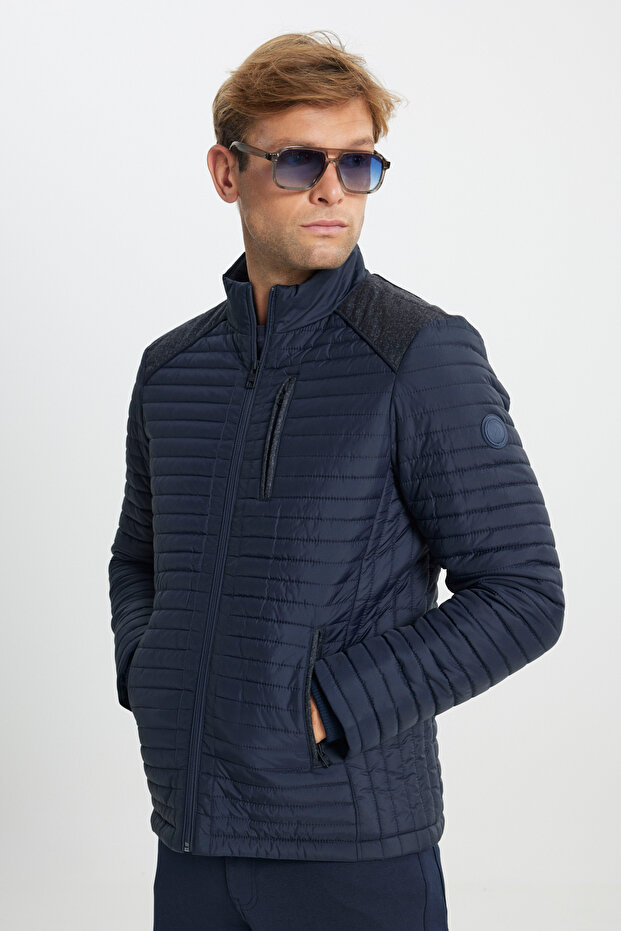 Standard Fit Regular Fit Quilted Pattern Stand Collar Zipper Side Pocket Puffer Coat