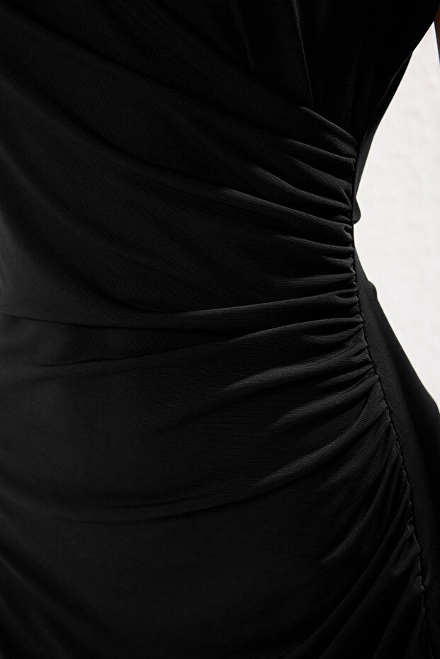 Siyah Düz Büzgü / Drape Midi Büzgü Drape Detaylı Kruvaze Yaka  Örme Elbise TWOSS25EL00098 - 2