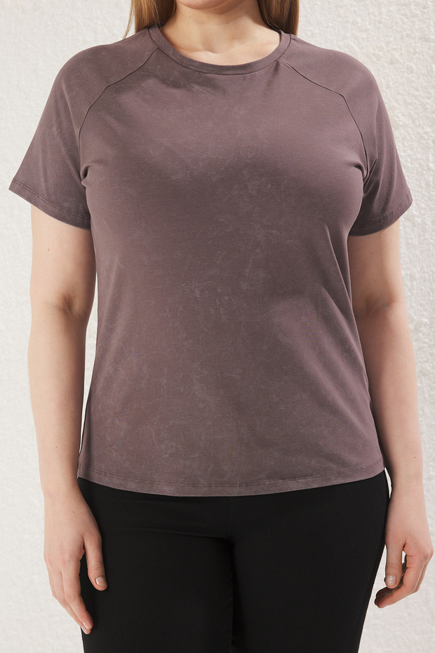 Gri Bisiklet Yaka Yıkamalı Örme Büyük Beden T-shirt TBBSS25BF00005 - 3