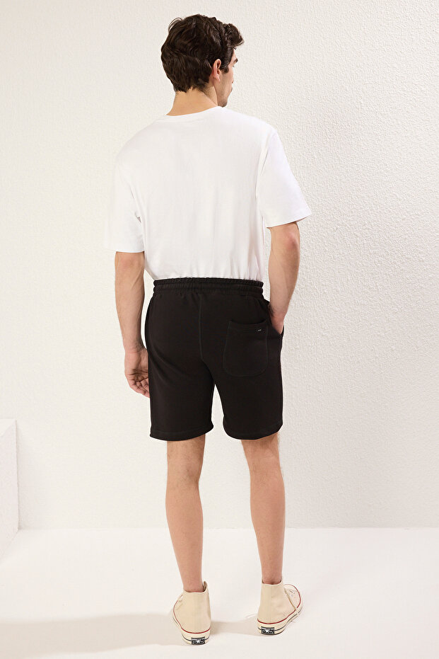 Siyah Regular/Normal Kesim Basic Karyoka Dikişli Şort & Bermuda TMNSS25SR00021 - 5