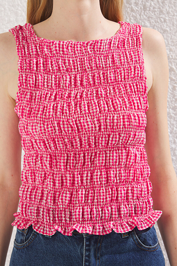 Pembe Fitted Kayık Yaka Kolsuz Pötikareli Dokuma Bluz TWOSS25BZ00356 - 4