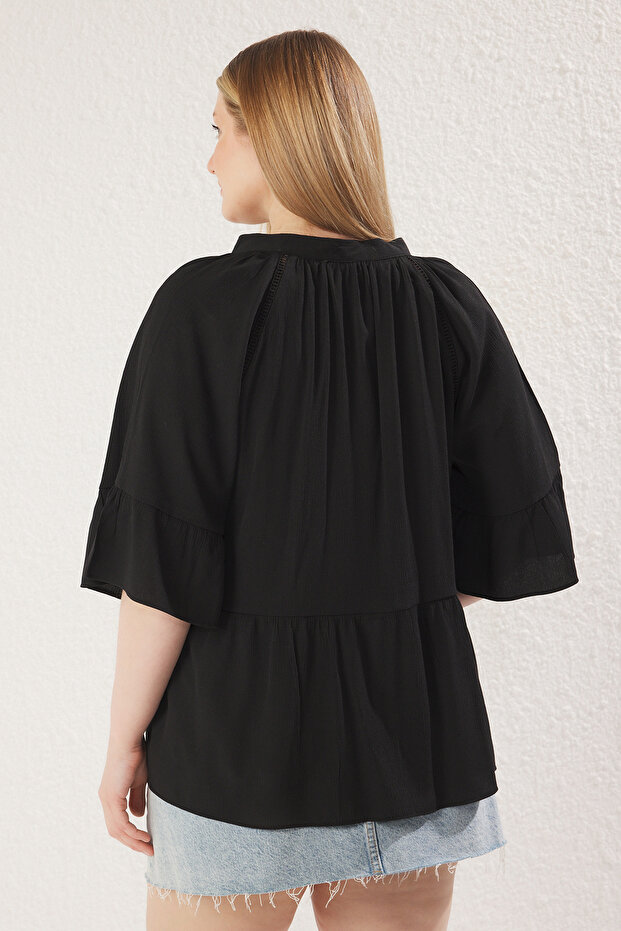 Siyah Kısa Kol Peplum Dokulu Dokuma Büyük Beden Gömlek TBBSS25AF00044 - 5