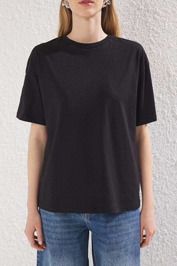 Siyah %100 Kalın Pamuklu Fermuar Detaylı Relaxed/Rahat Kalıp Örme T-Shirt TWOSS24TS00272 - 4