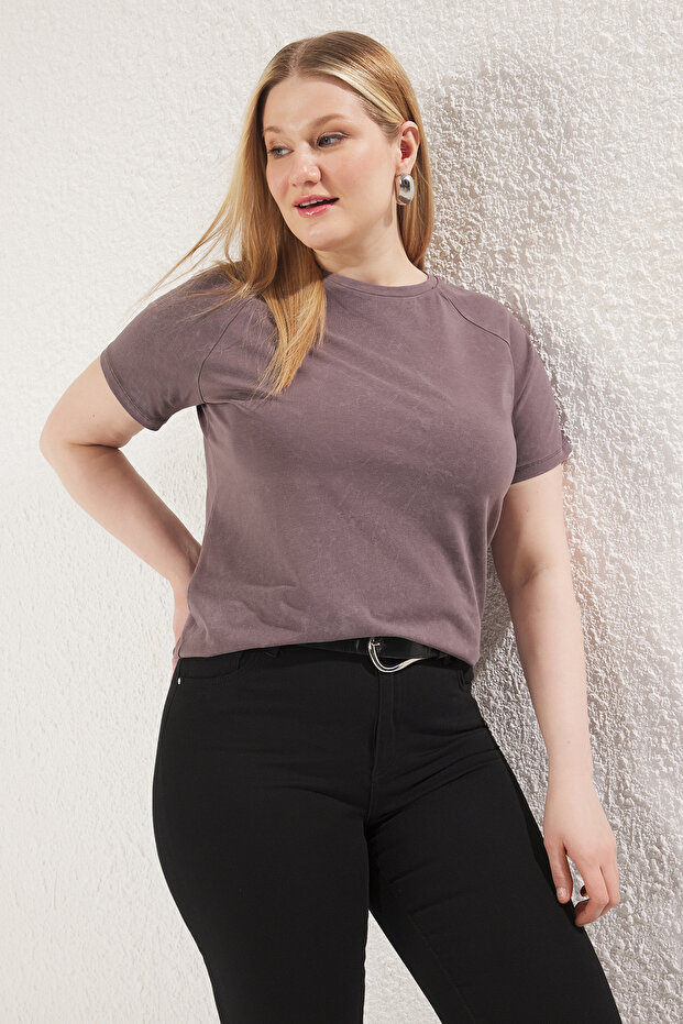 Gri Bisiklet Yaka Yıkamalı Örme Büyük Beden T-shirt TBBSS25BF00005 - 1