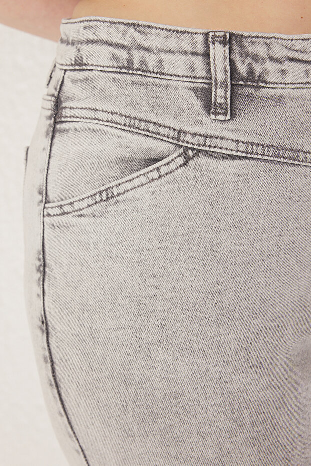Gri Yüksek Bel Comfort Dikiş Detaylı Comofrt/Orta Esnek İspanyol Paça Flare Fit Jeans TBBSS24CJ00003 - 4