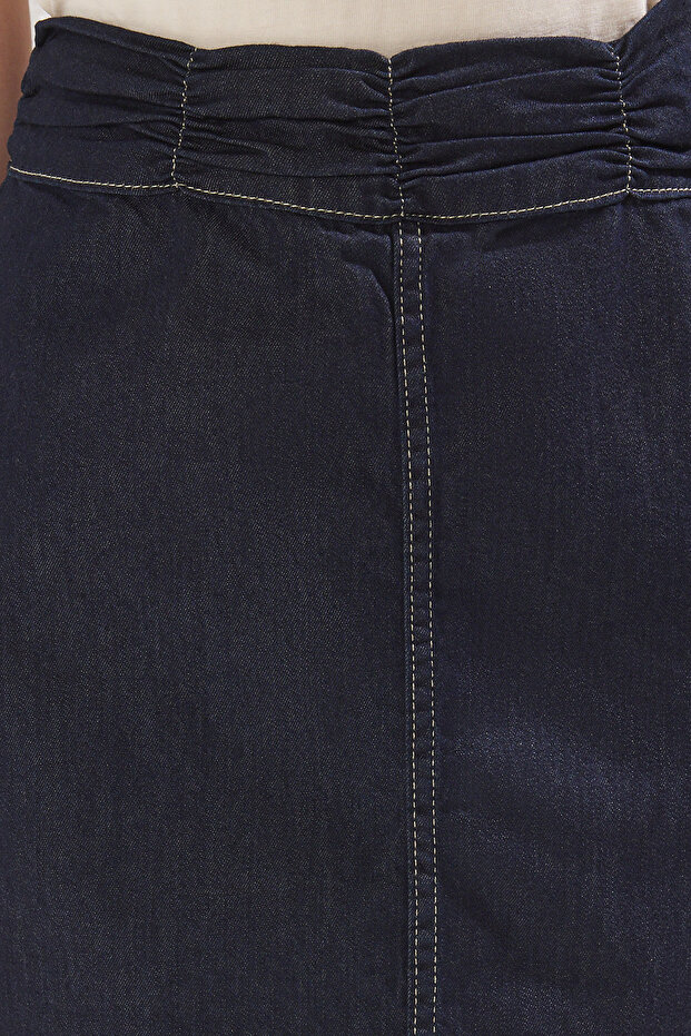 Koyu Mavi Beli Büzgülü Yüksek Bel Mini Denim Etek TWOSS25ET00100 - 3