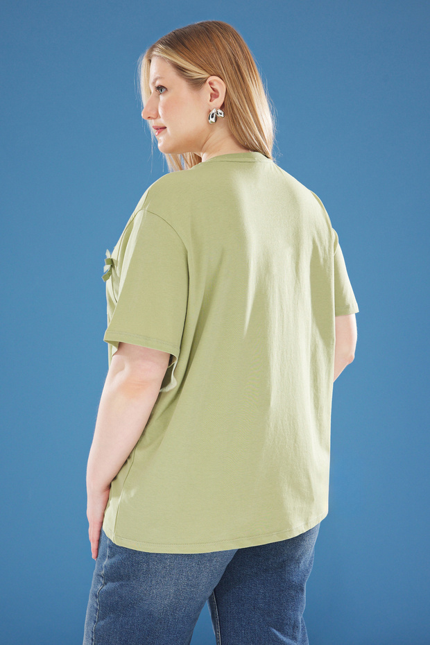 Μπλουζάκι Χακί μεγάλου μεγέθους - Χαλαρή εφαρμογή με τσέπες και λεπτομέρεια φιόγκου TBBSS25BF00030 - 5
