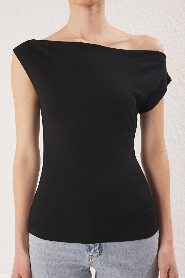 Siyah*001 Düz Kayık Yaka Fitted Viskoz/Yumuşak Kumaşlı Esnek Örme Örme Bluz TWOSS24BZ00090 - 4