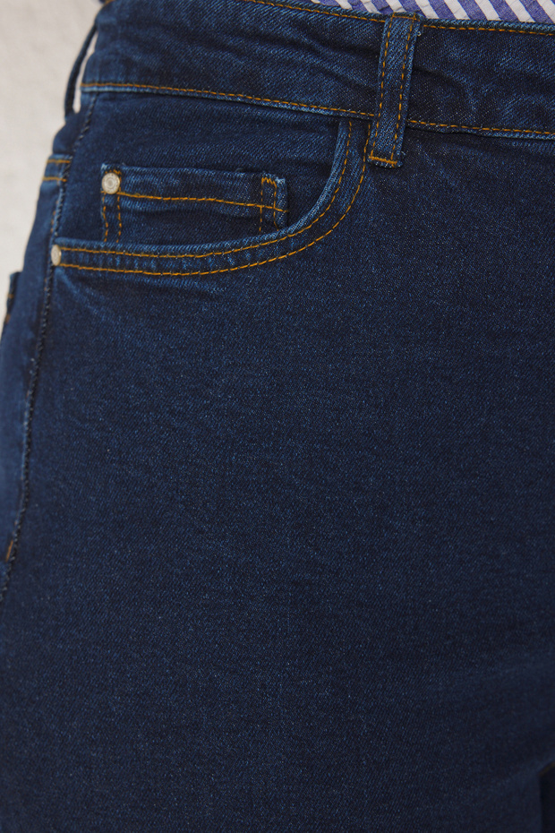 Koyu Mavi Yüksek Bel Pis Uç Detaylı Geniş Paça Comfort Büyük Beden Wide Leg Jeans TBBSS23CJ00009 - 4