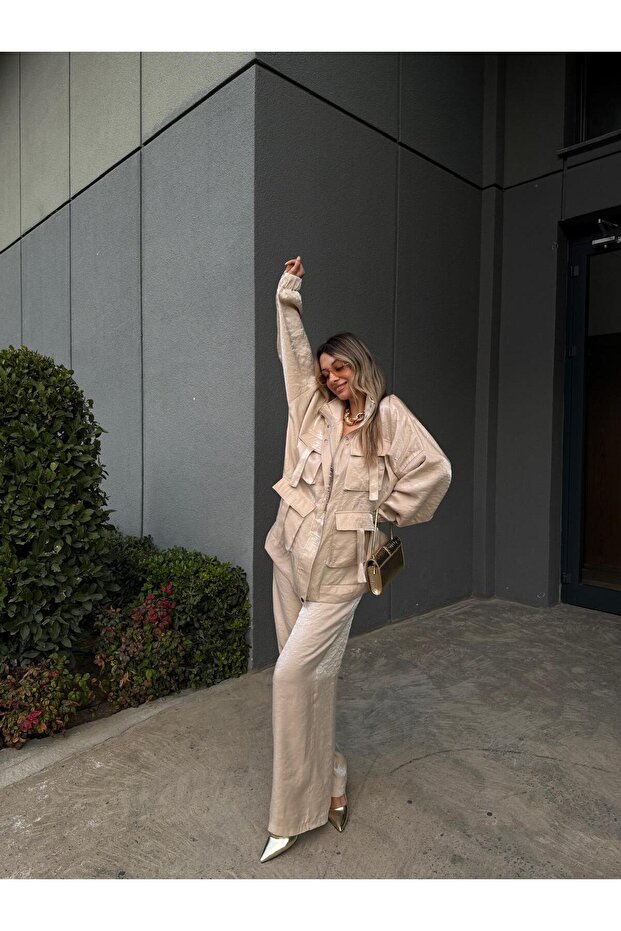 بدلة سفاري لامعة مع جيوب - 4