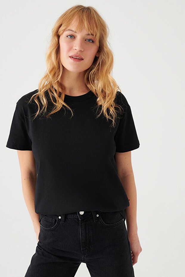 M 1600955 -900 Women's Round Neck T-Shirt
