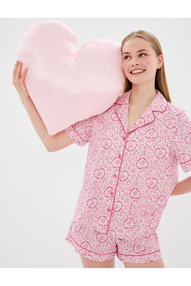 Emily in Paris Lisanslı Kalpli Saten Şort Pijama Altı - 1