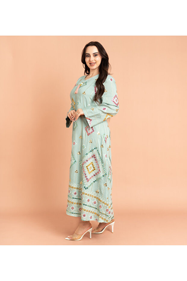 جلابية متلألئة بأنماط هندسية - 3